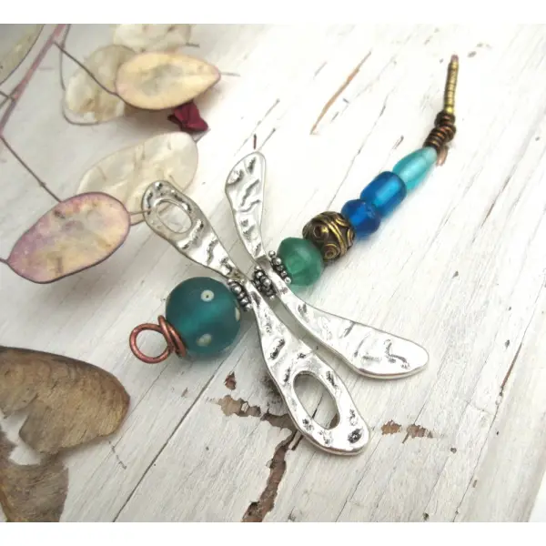 Louise : la libellule : un pendentif ... ou un bijou de sac ..... ?????
