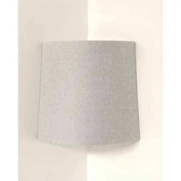 Applique murale d’angle trapèze gris clair effet textile – luminaire mural design, déco moderne, scandinave, japandi, contemporaine