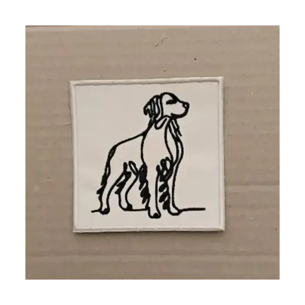 Patch épagneul breton , coton beige , broderie noire , thermocollant , 10 cm