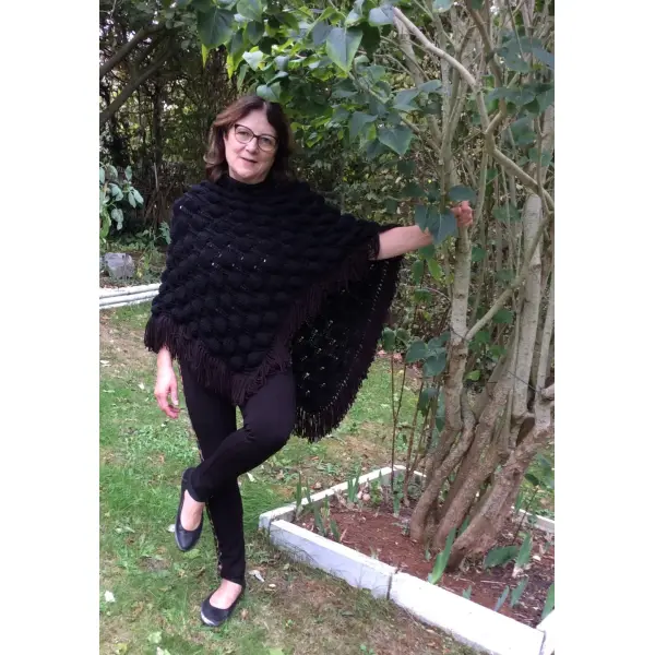 Sur commande.chic cape- poncho en tricot fait main,acrylique / laine douce,pour femme t unique